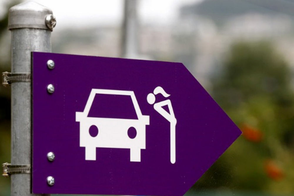 LUDI PUTOKAZI: Saobraćajni znakovi za seks garaže u Cirihu