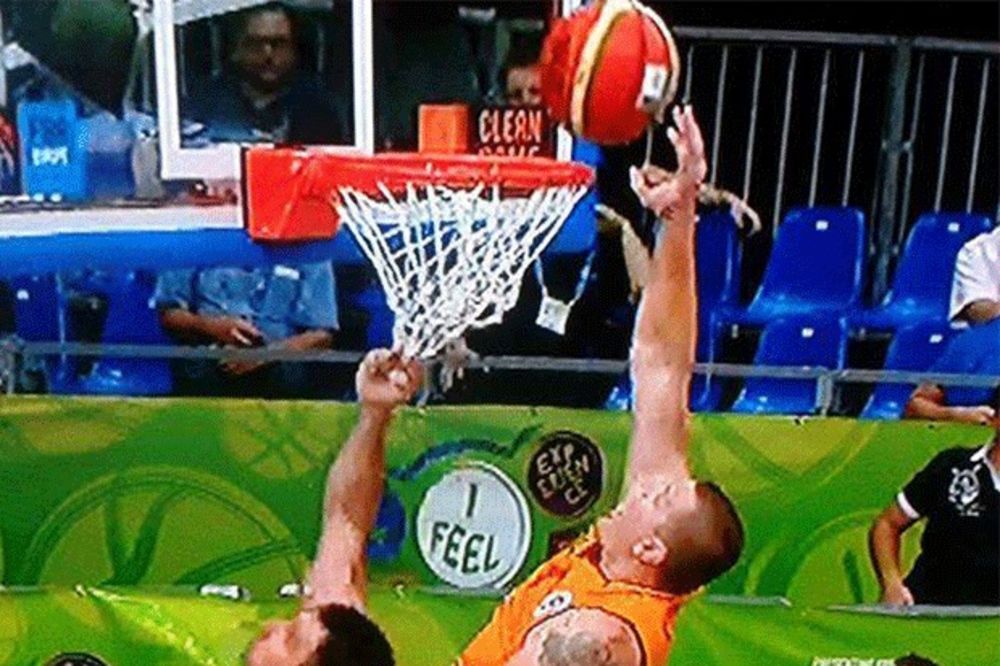 SRAMOTA: FIBA izbacila sporan detalj sa meča Makedonija  - CG