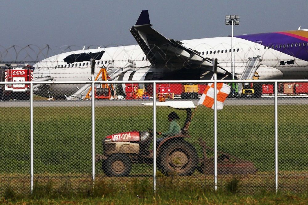 UMALO TRAGEDIJA: Avion sleteo s piste, povređeno 14 ljudi