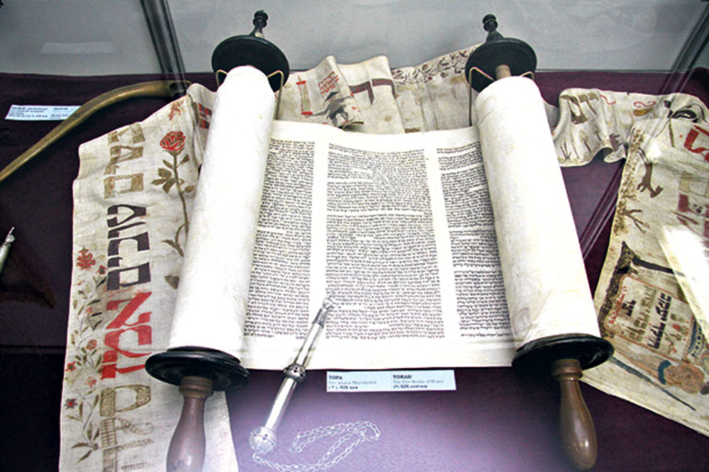 Ritualni sinagogalni predmeti pred Beograđanima