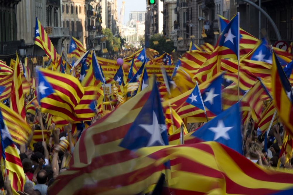 PROTEST ZA NEZAVISNOST: Katalonci prave ljudski lanac od 400 kilometara