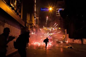 HAOS U ISTANBULU: Žena samoubica aktivirala eksploziv u policijskoj stanici u centru grada!