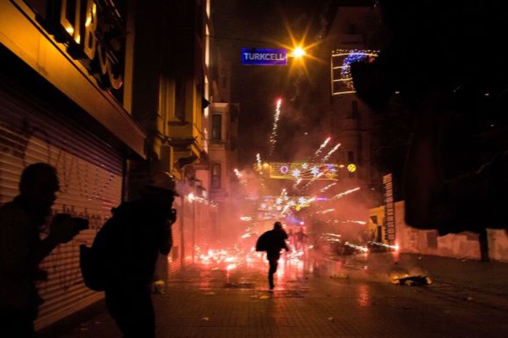 PAKAO U TURSKOJ: Na hiljade povređenih, Erdogan cenzuriše medije