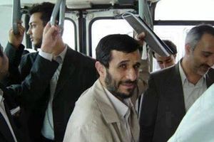 SKROMNI PROFESOR: Ahmadinežad autobusom ide na posao