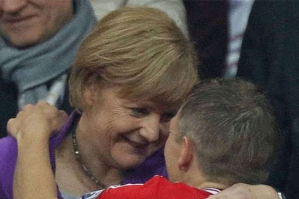 ŠOKIRANA: Merkelova videla golog Švajnštajgera u svlačionici!