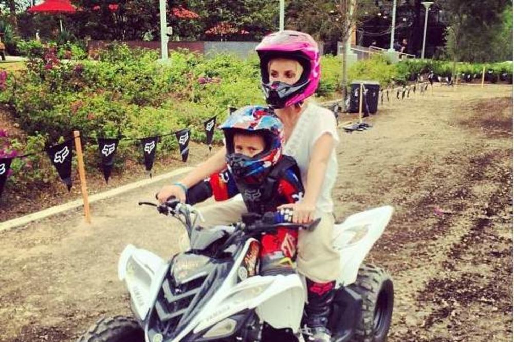 Britni Spirs sina za rođendan vodila na motokrosing
