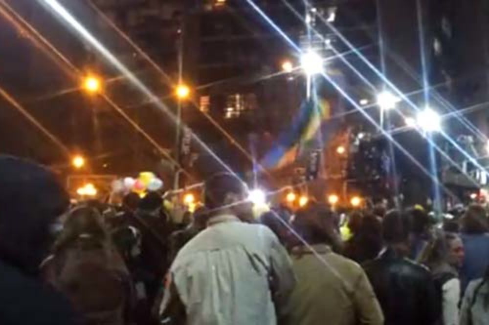 PARADA PONOSA U URUGVAJU: Hiljade ljudi marširalo i plesalo uz vatromet!