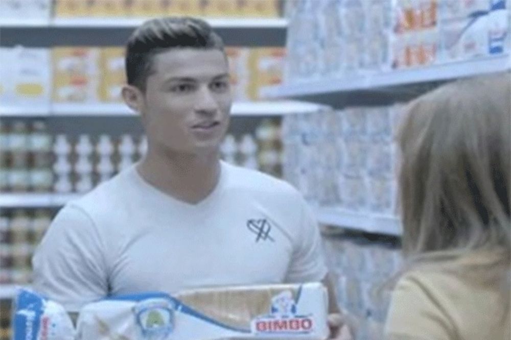 NIJE PRVI PUT: Ronaldo zamenio Mesija u reklami za hleb!