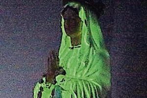 MISTERIJA: Vatikan ispituje kip Bogorodice, koji sija u mraku
