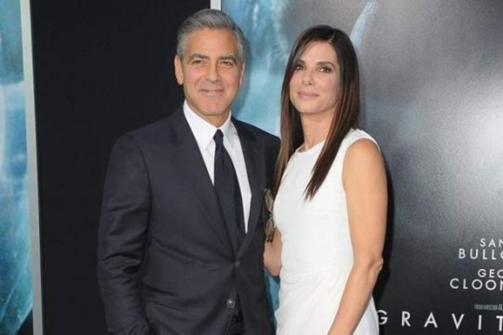 Sandra Bulok i Džordž Kluni na crvenom tepihu u Njujorku