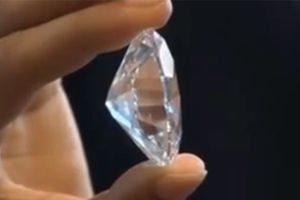 Beli dijamant veličine jajeta prodat za 27,3 miliona dolara