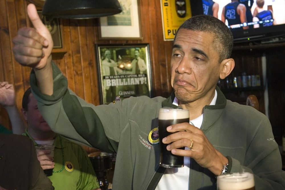 NAJVIŠE VOLI DOMAĆE: Obama pravi pivo u Beloj kući