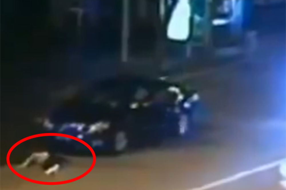 UŽAS U KINI: Vozač pokosio dvojicu pešaka, pa pregazio jednog od njih!