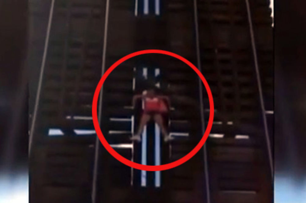 SLEDILA SE OD STRAHA: Žena visila na železničkom mostu!