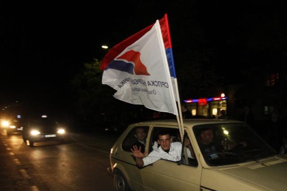 Slavlje naprednjaka u Vrbasu, Vučić razgovarao i sa radikalima!