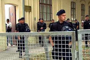U NEMILOSTI BRANITELJA: Policija u Vukovaru više ne čuva ćirilične table