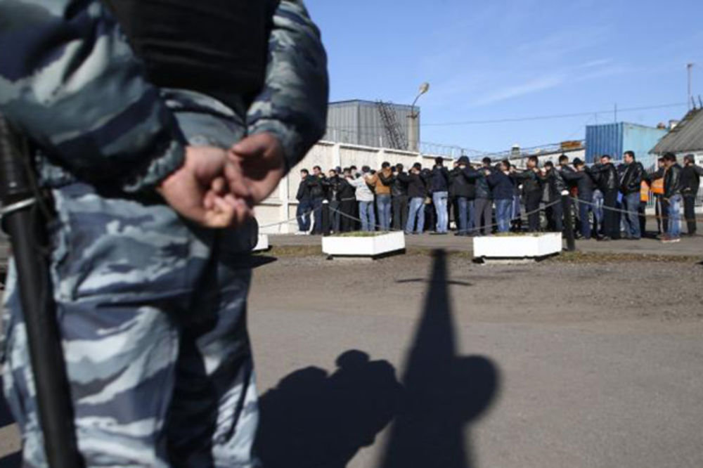 RACIJA U MOSKVI: 1.200 privedenih posle juriša na kavkasko skladište povrća
