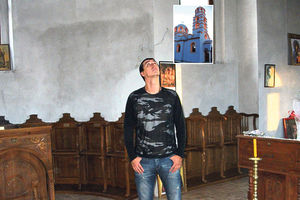 DOBIO POSAO: Marko Bulat oslikava crkvu