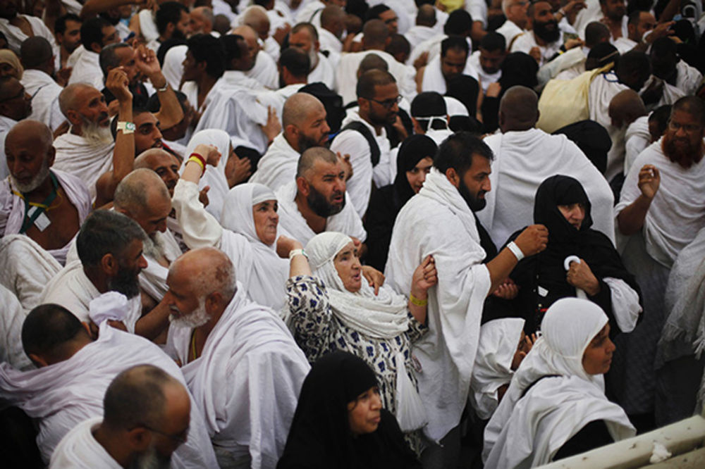HADŽILUK: Na stotine hiljada muslimana kamenovalo đavola