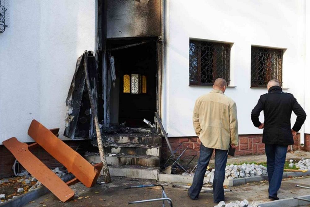 VATRA NA BAJRAM: Zapalili džamiju zbog ritualnog klanja životinja