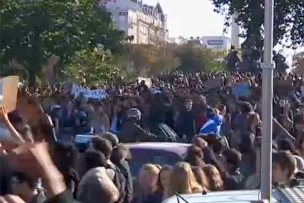 FRANCUSKA: Marš učenika zbog deportacija!