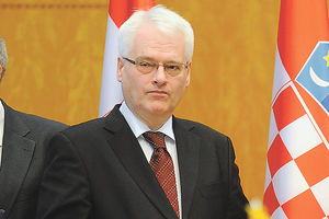 MASONI UZ SRBIJU: Naterali Josipovića da ode u Beograd!