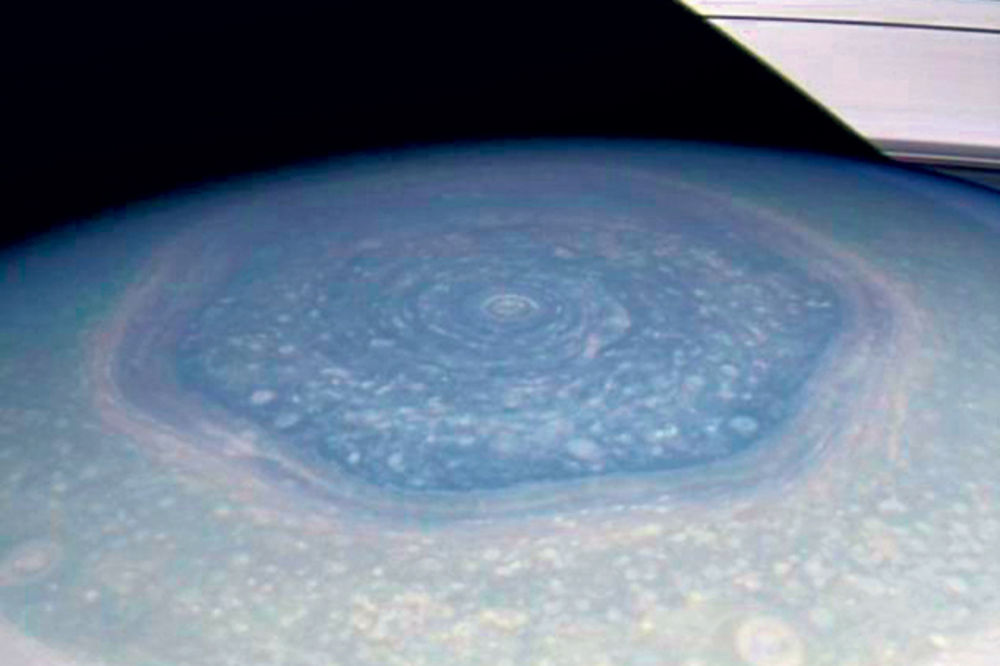 Šestougaona oluja besni na Saturnu!