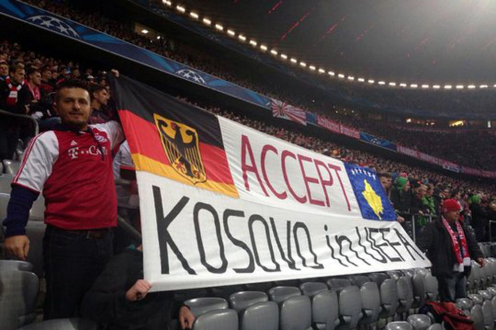 PROVOKACIJA NAVIJAČA BAJERNA: Primite Kosovo u UEFA!