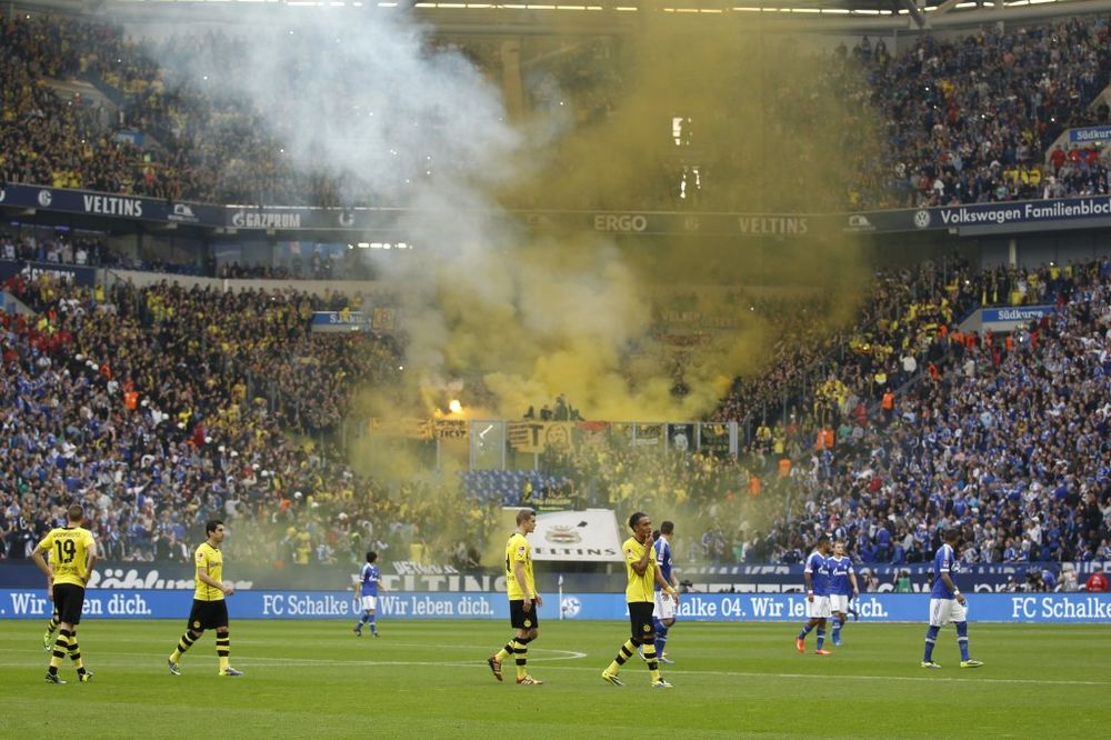 PET GODINA VAN STADIONA: Šalke kaznio navijače Dortmunda