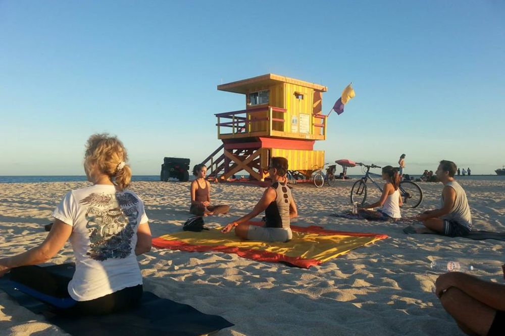 UVEK U FORMI: Lepa Brena trenira na plaži u Majamiju