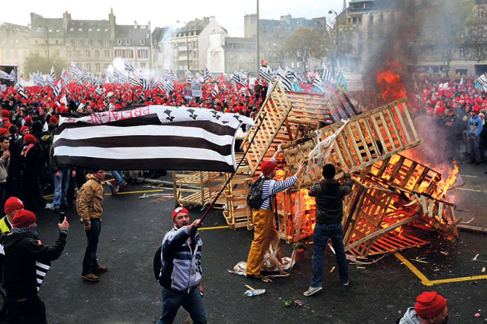 SUKOB: Francuski protest izmakao kontroli