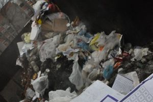 Bruka u Mitrovici: Glasački listići spaljeni u kontejneru!