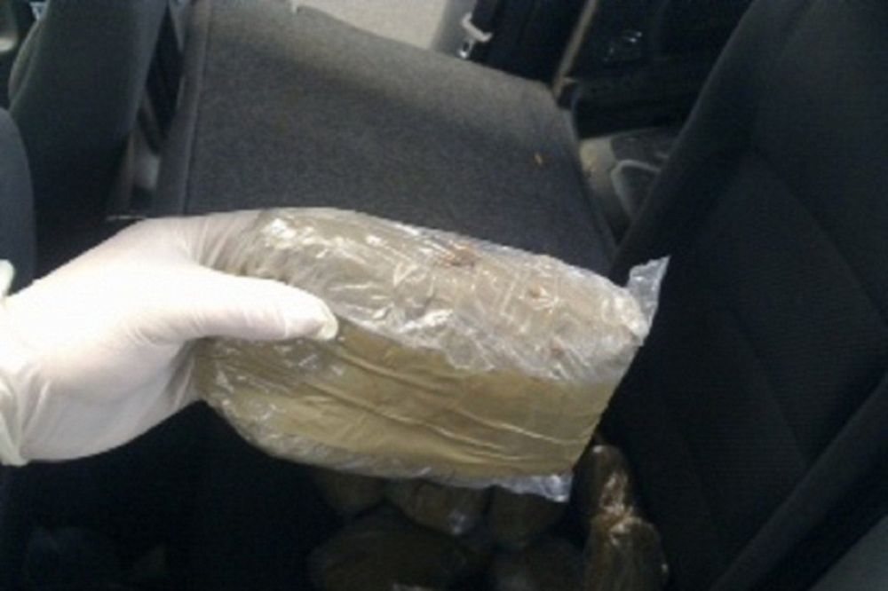 BAJAKOVO: Bugarin pokušao šverc 26 kilograma marihuane!