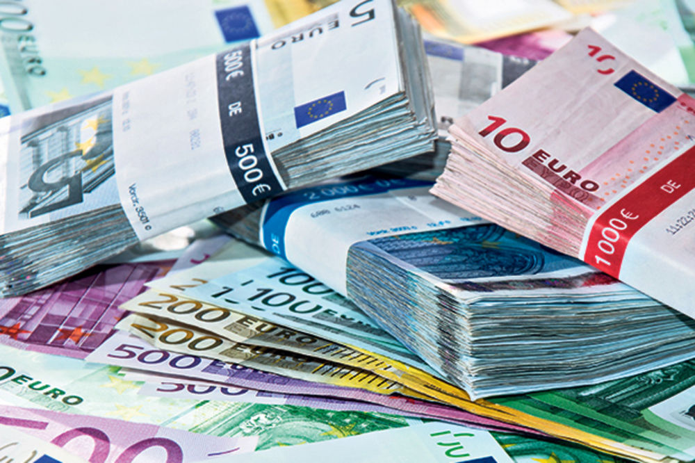DEDA ŠVERCER: Penzioner uhapšen sa 100.000 evra u cipelama