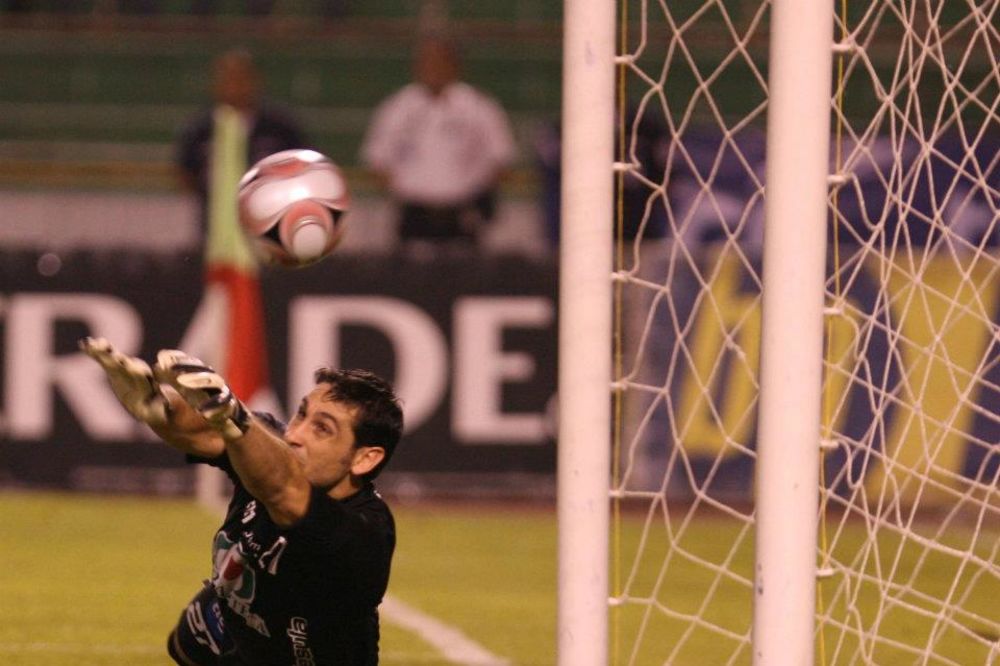 STRAVIČNA NESREĆA: Urugvajski golman ostao bez četiri prsta na ruci