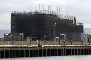 REŠENA MISTERIJA: Otkriveno šta predstavlja misteriozna crna barka koja plovi blizu San Franciska!
