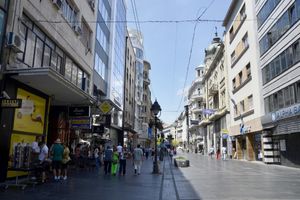 NEZADOVOLJNI SELEKTIVNOM KONTROLOM: Ulični prodavci protestovali u Knez Mihailovoj