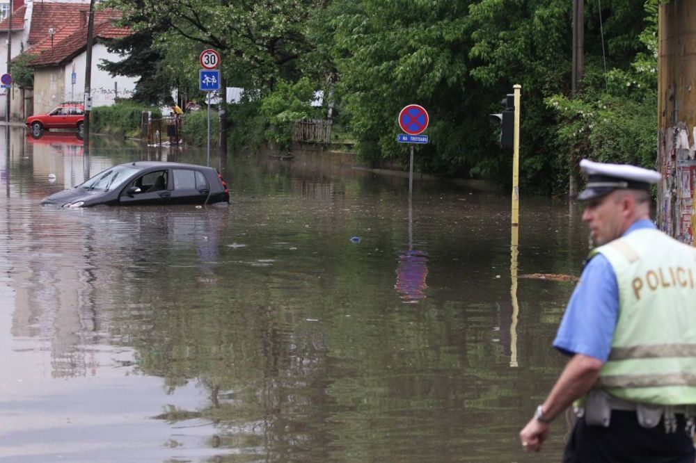 JUŽNA SRBIJA STRAHUJE OD POPLAVA: U Nišu palo više od 50 litara kiše, kolovozi pod vodom