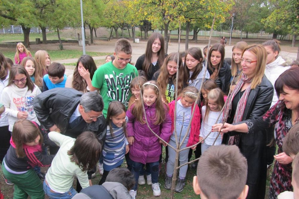 Otvoren „Park prijateljstva” između Ambasade Alžira i OŠ Radoje Domanović!