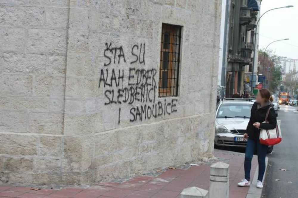 SRAMNO: Poruke mržnje na obnovljenom turbetu u centru Beograda!
