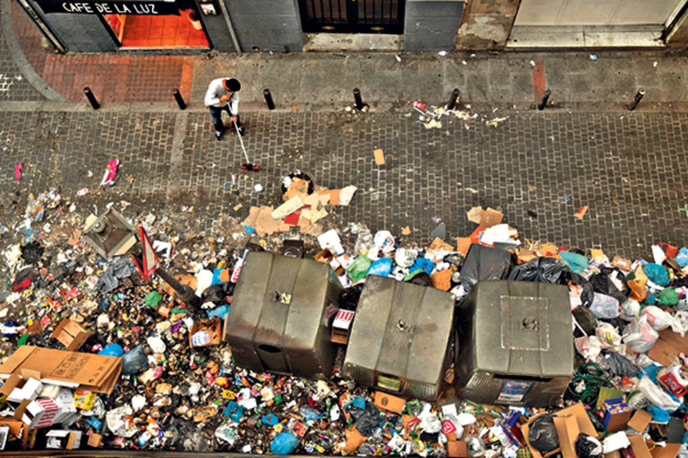 Madrid zatrpan smećem, građani se guše u smradu