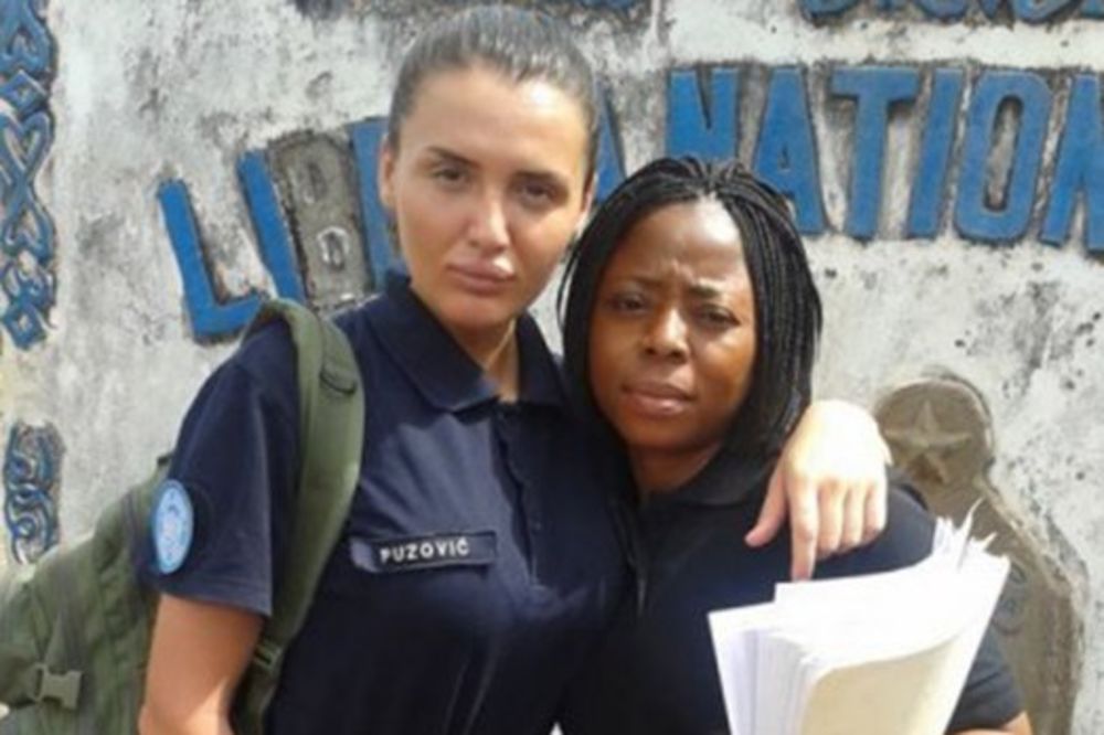 SEKSI POLICAJKA: Biba Puzović (27) u bikiniju obučava koleginice u Liberiji!
