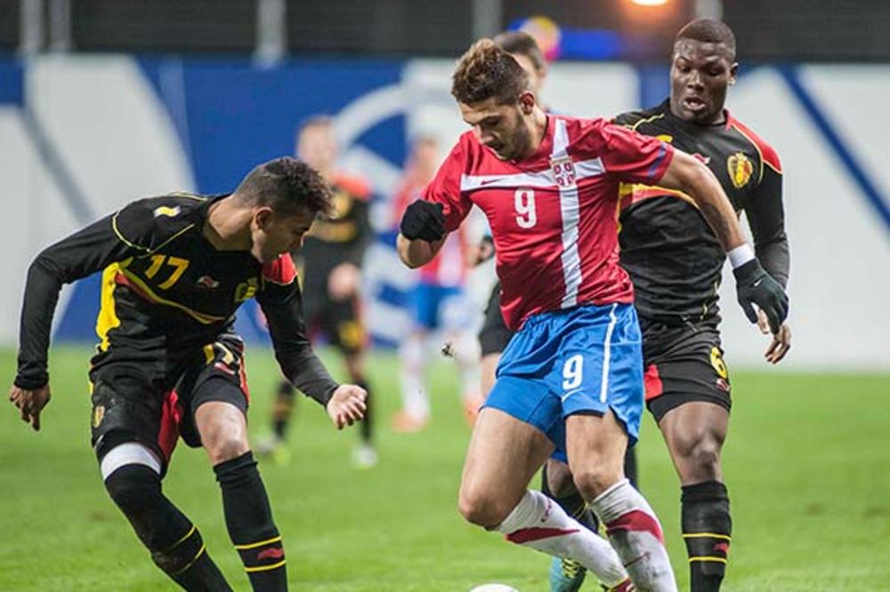 PONOVO PRETI KAZNA: UEFA ispituje navode o rasizmu na meču Srbija - Belgija