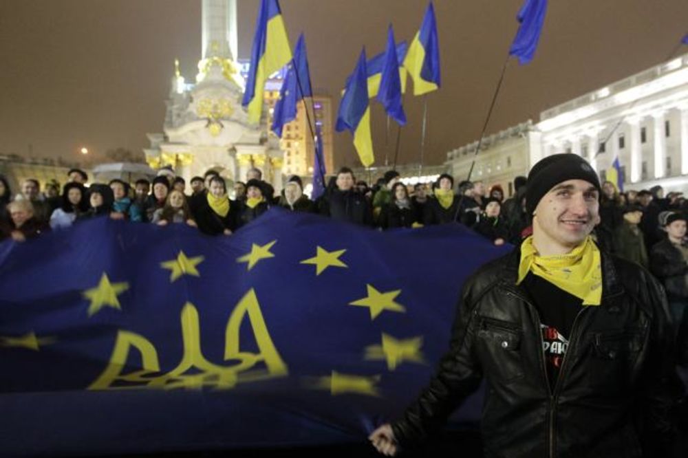 HOĆE U EVROPU: Vitalij Kličko predvodi demonstrante u Kijevu