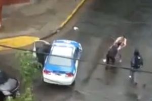 POGLEDAJTE: Argentinac u gaćama, gurnuo policajca, ukrao taksi pa pregazio četvoro!