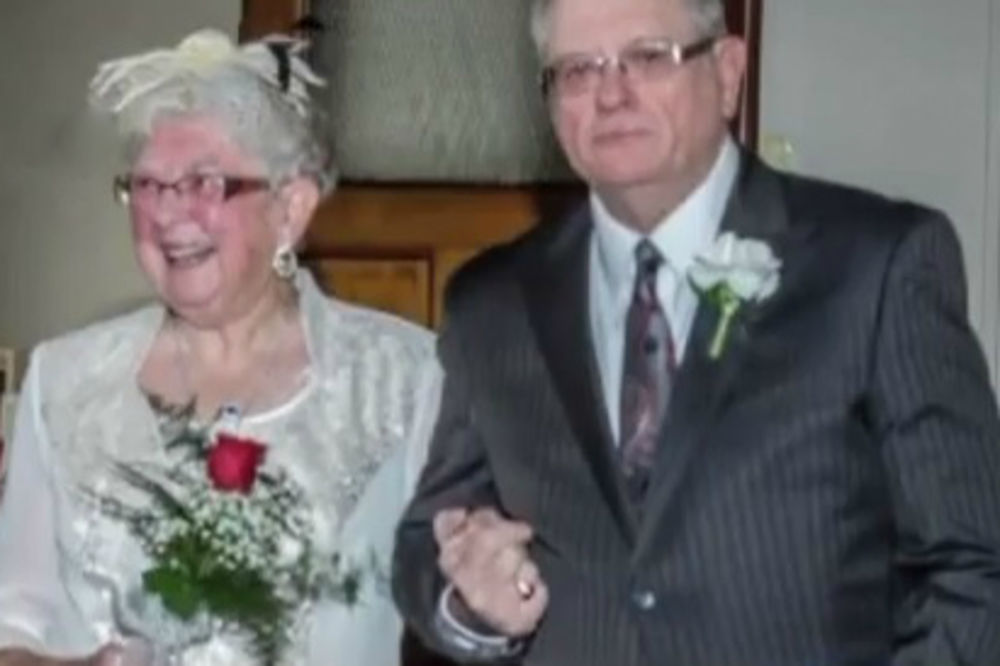 Udala se u 84. godini prvi put, i to za simpatiju iz osnovne škole