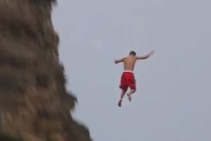 ZALEDIO FANOVE: Biber skočio sa litice od 10 metara!