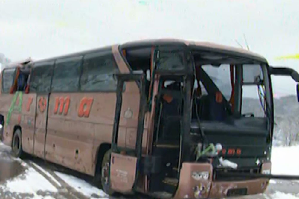 OŠTRA KRIVINA: Prevrnuo se autobus kod Kuršumlije, četvoro povređenih