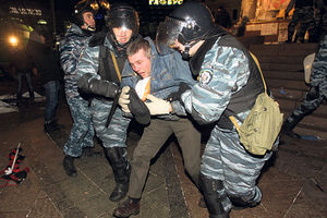 SPREMA SE GENERALNI ŠTRAJK: Demonstranti i dalje na trgu u Kijevu