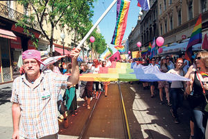 ODLUČILI: Hrvati zabranili brakove gejeva!